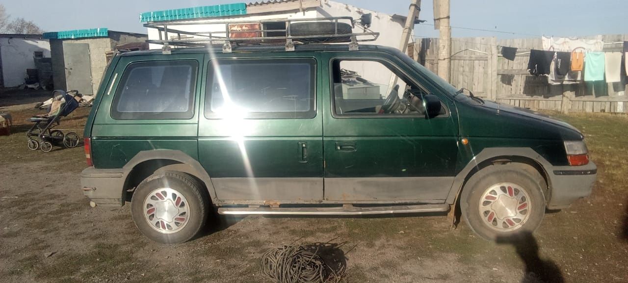 Продам семейный автомобиль