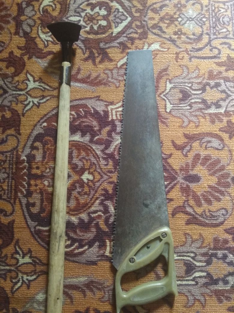 Ножовки,лопата,кирка,тяпка.