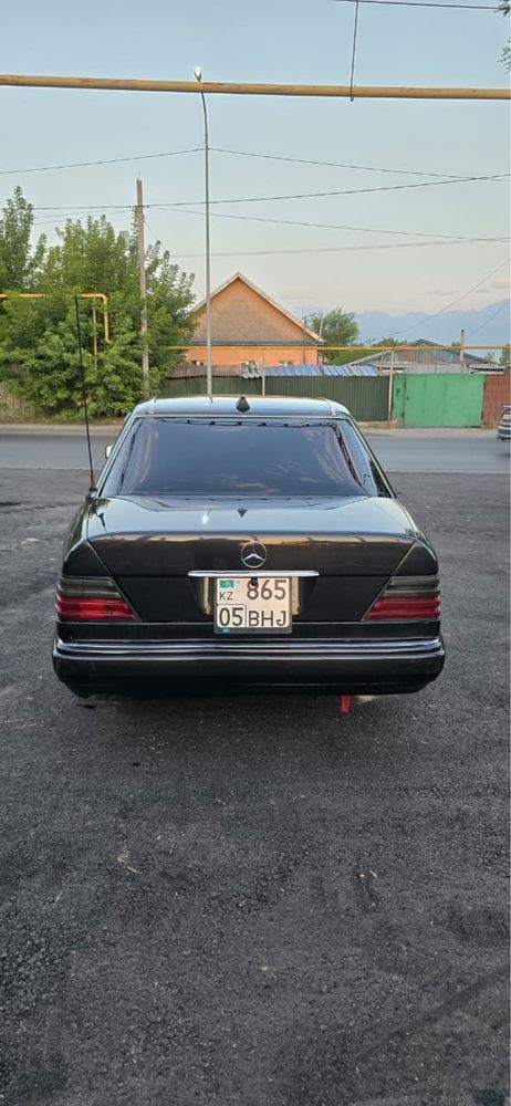 Mercedes-Benz W124