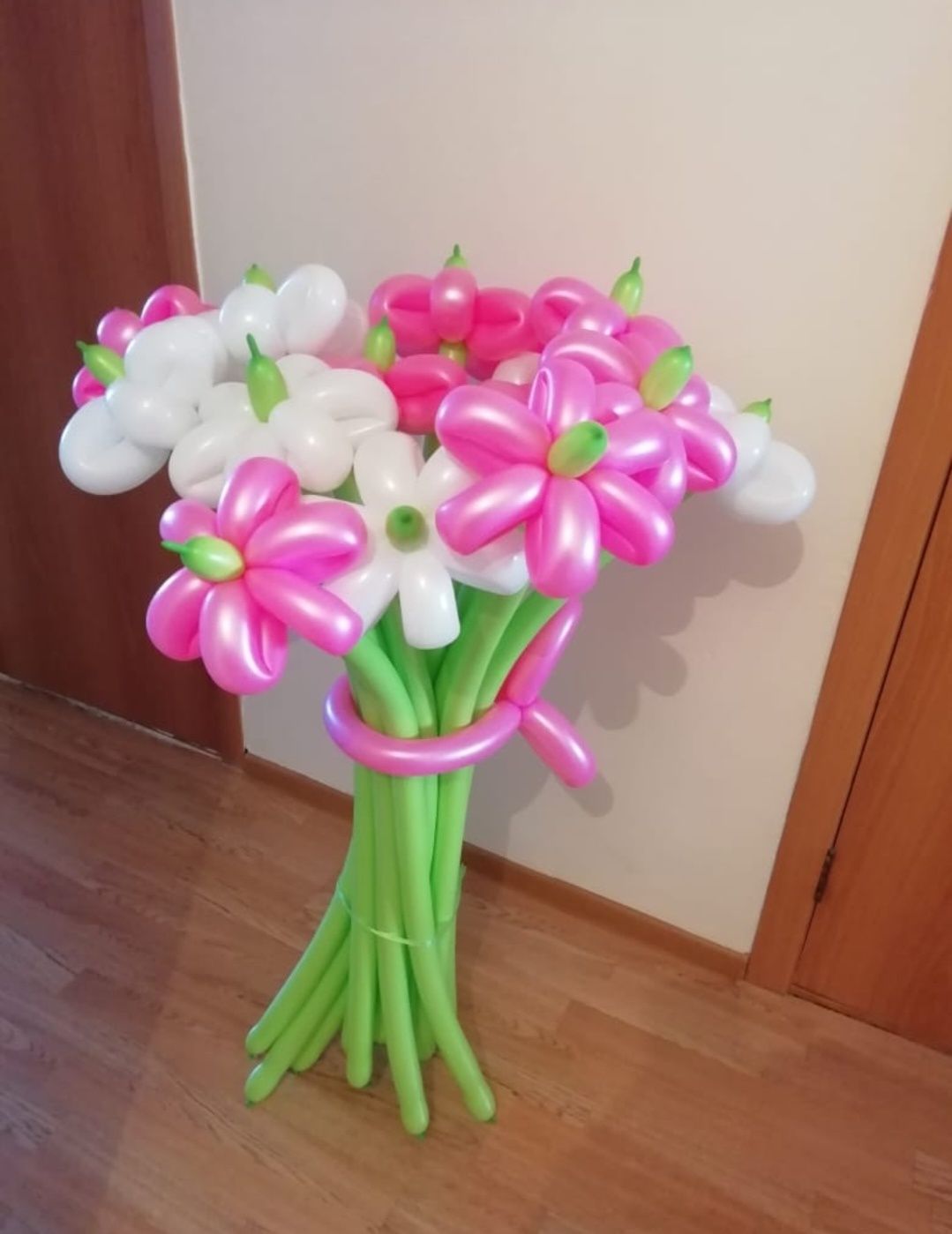 Цветы из шаров по 200 тенге
