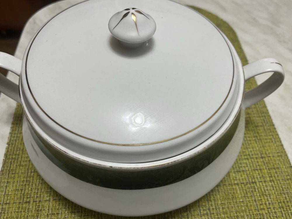 Чайник фарфоровый, супница, горшочки для запекания
