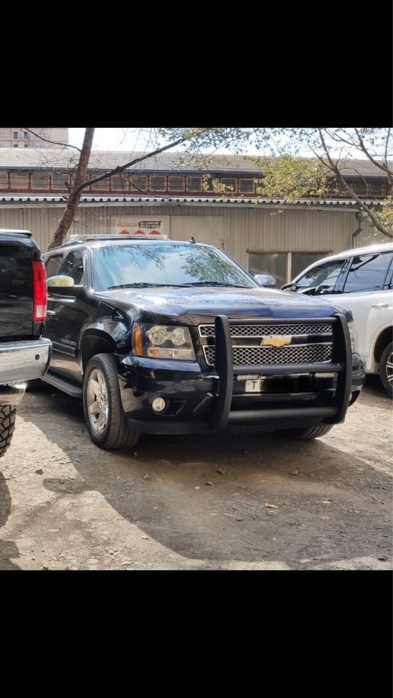 Защита бампера Кенгурятник push bar на Tahoe suburban avalanche