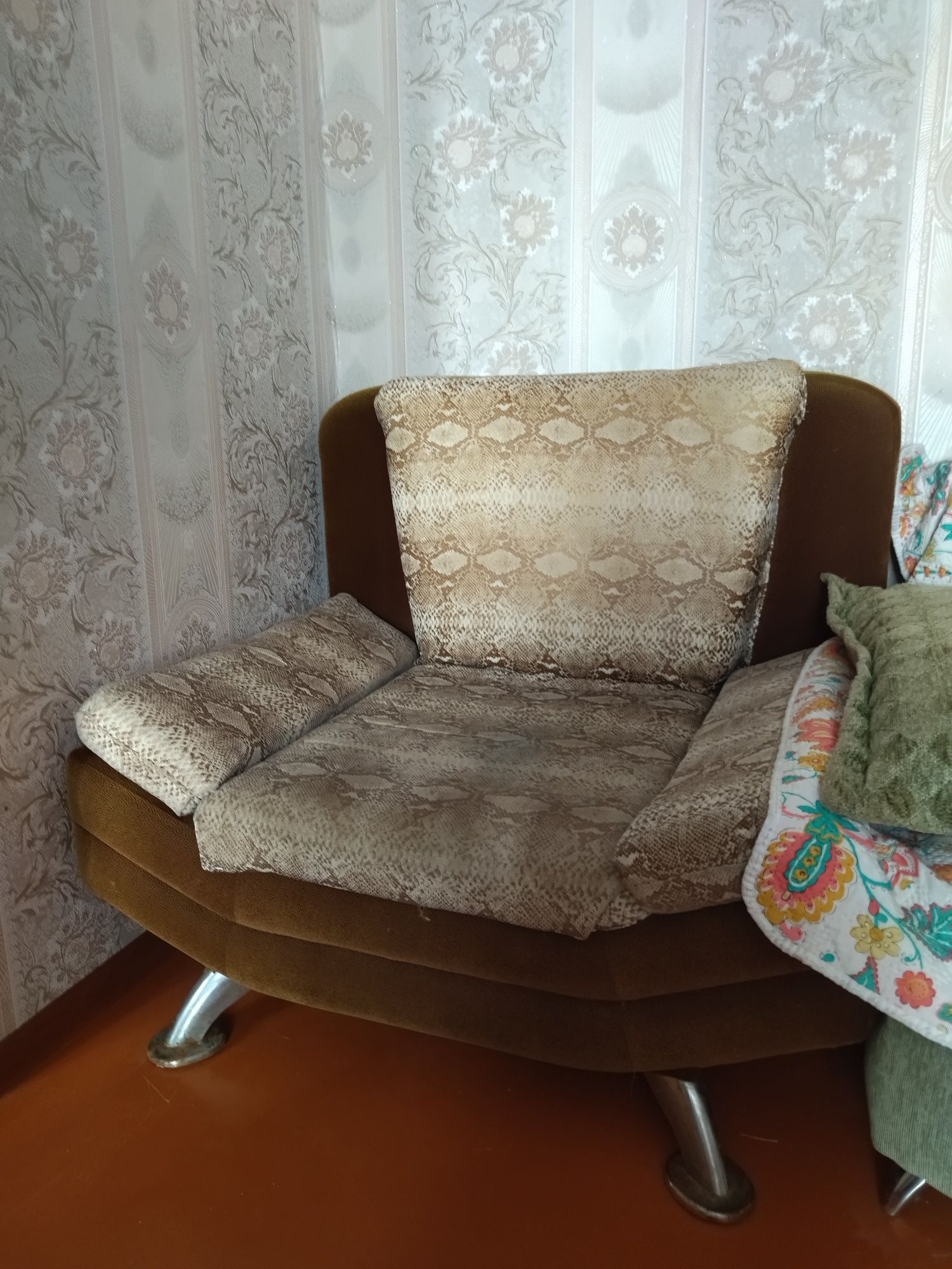 Кресло в зал, гостиную, б/у.