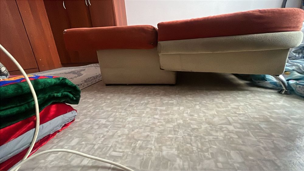 Срочно продам диван