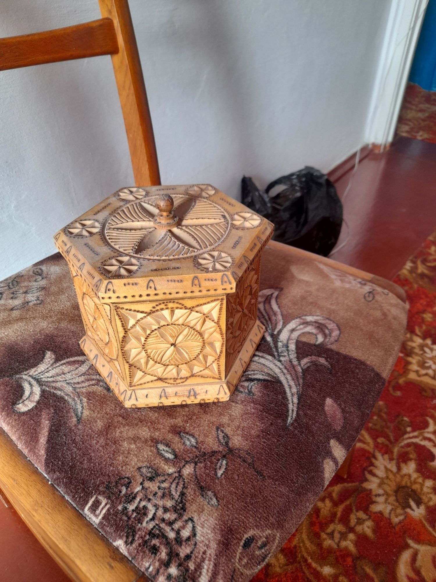 Продам шкатулку деревянную