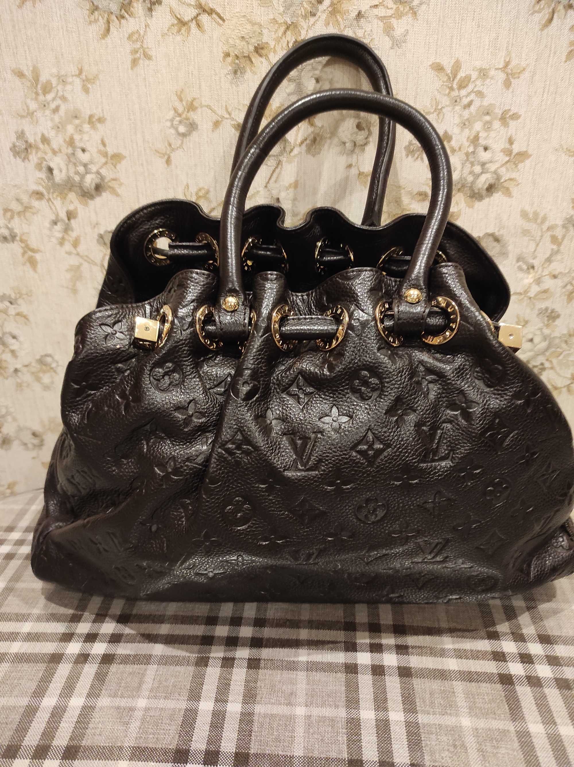 Сумочка то  Louis Vuitton