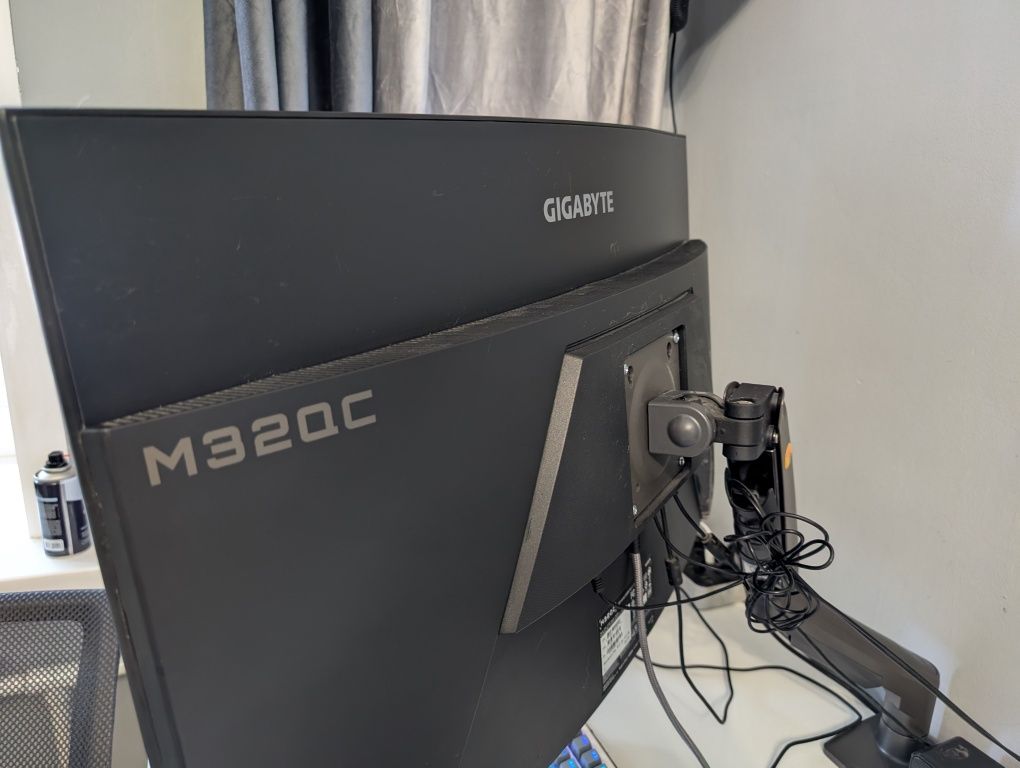 Монитор Gigabyte M32QC 32" QHD