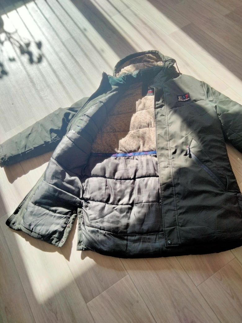 Продам зимние куртки