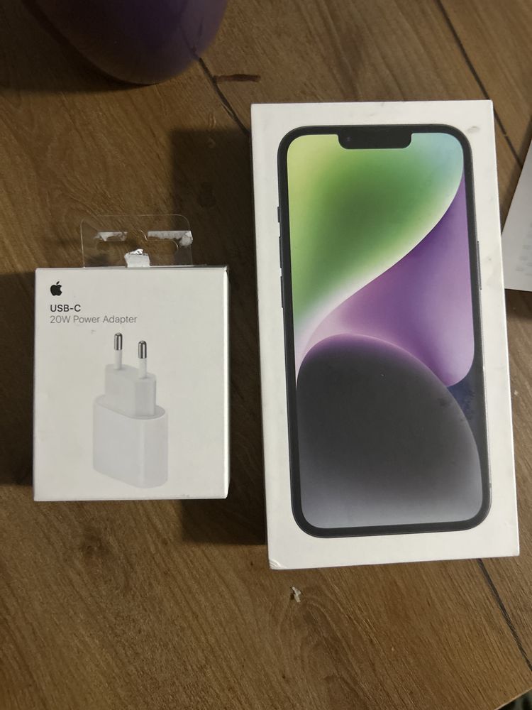 iPhone 14 midnight және AirPods 3