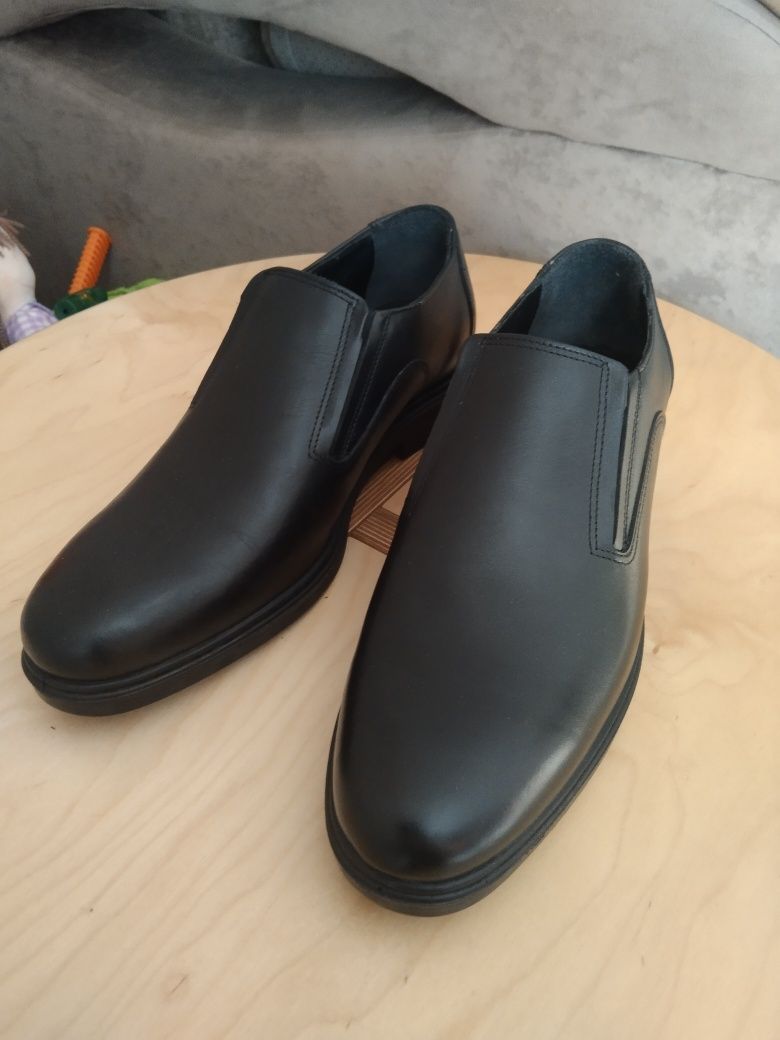 Продам туфли кожанные