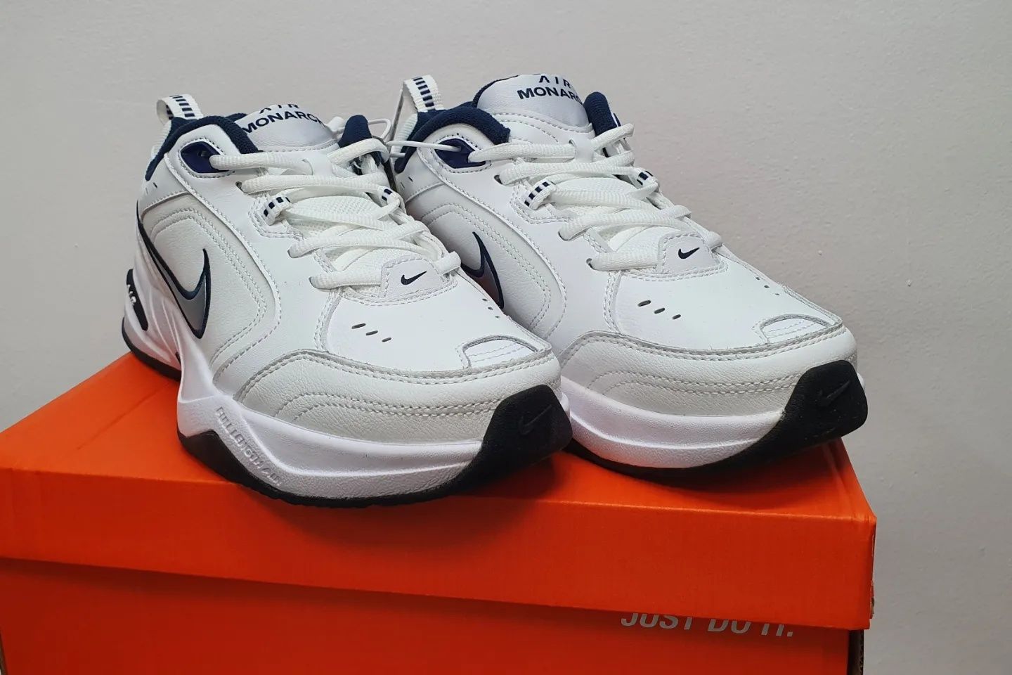 Кроссовки air monarch 4