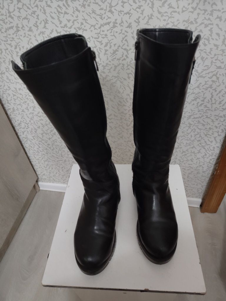 Продам зимние кожаные сапоги 36 размера