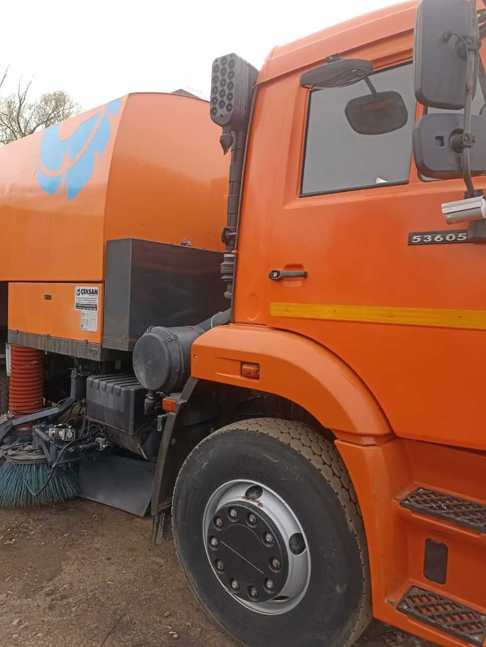 Вакуумная подметальная машина Ceksan VKM 7000