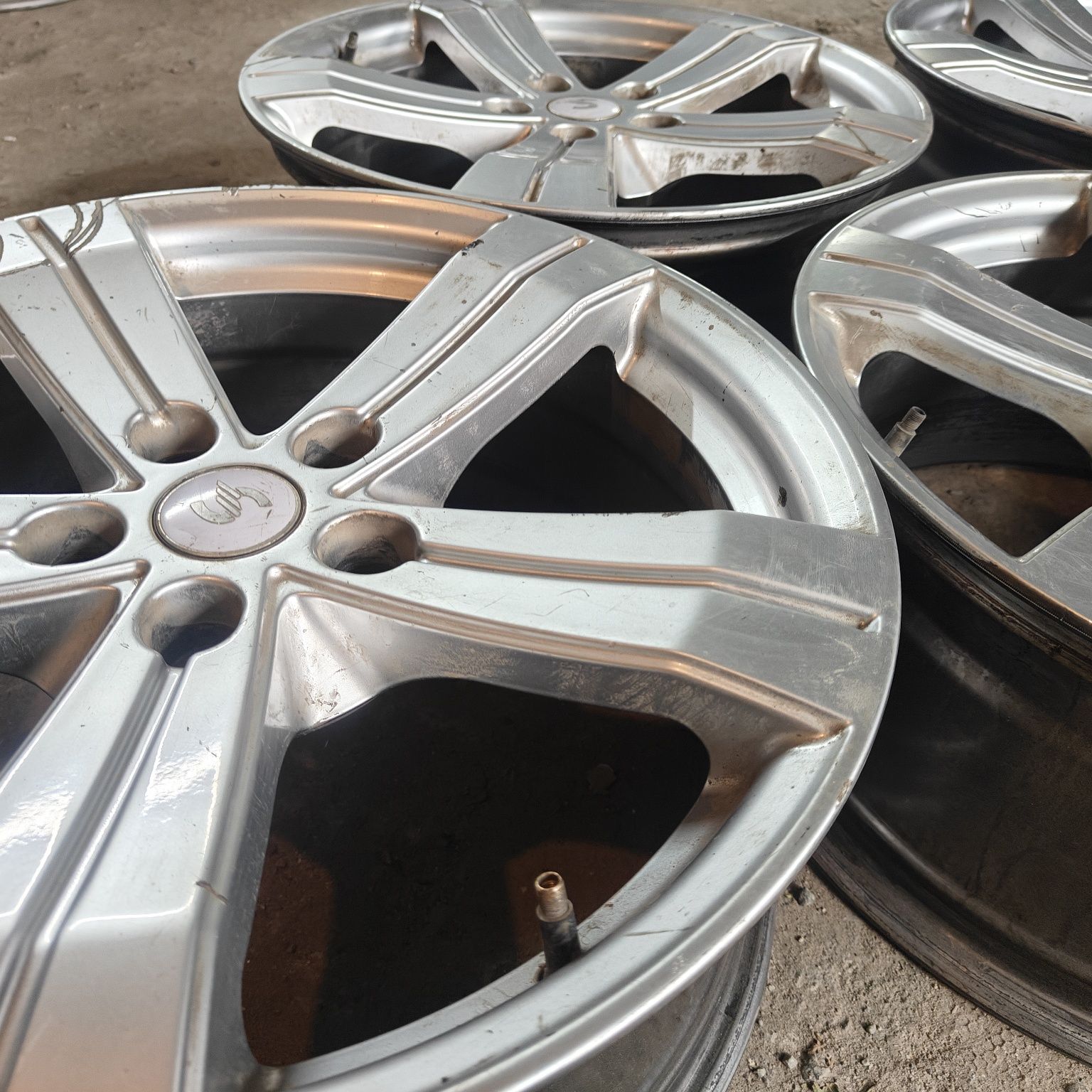 R18 PCD 5 *114,3 Комплект легкосплавных дисков
