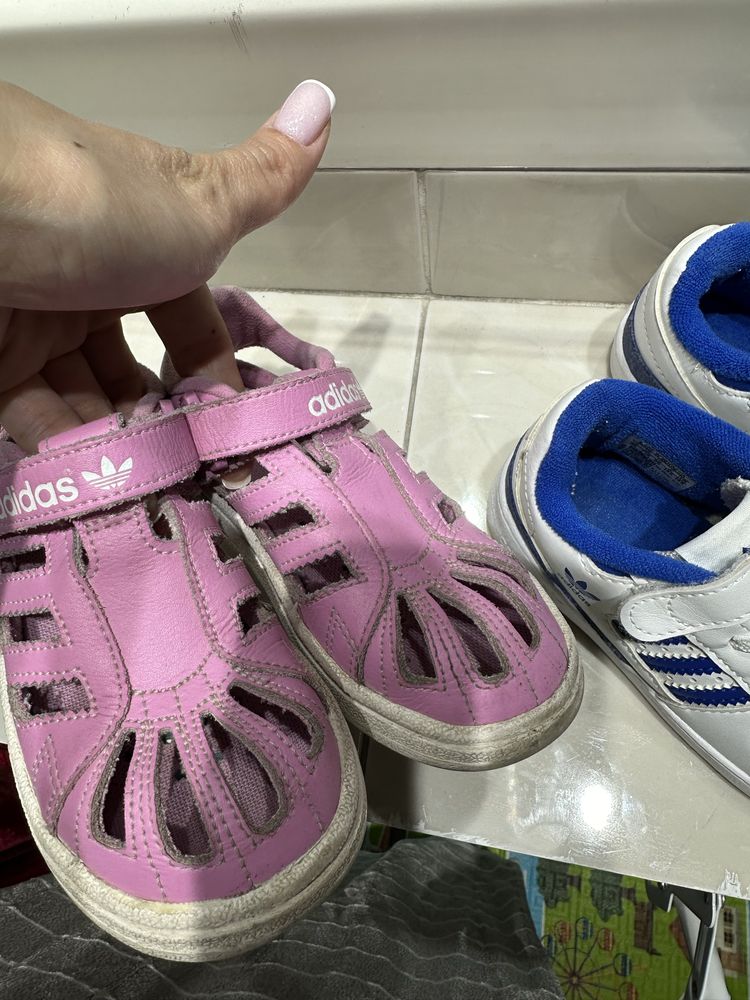 Детские кроссовки Adidas и сандалии Biomecanics