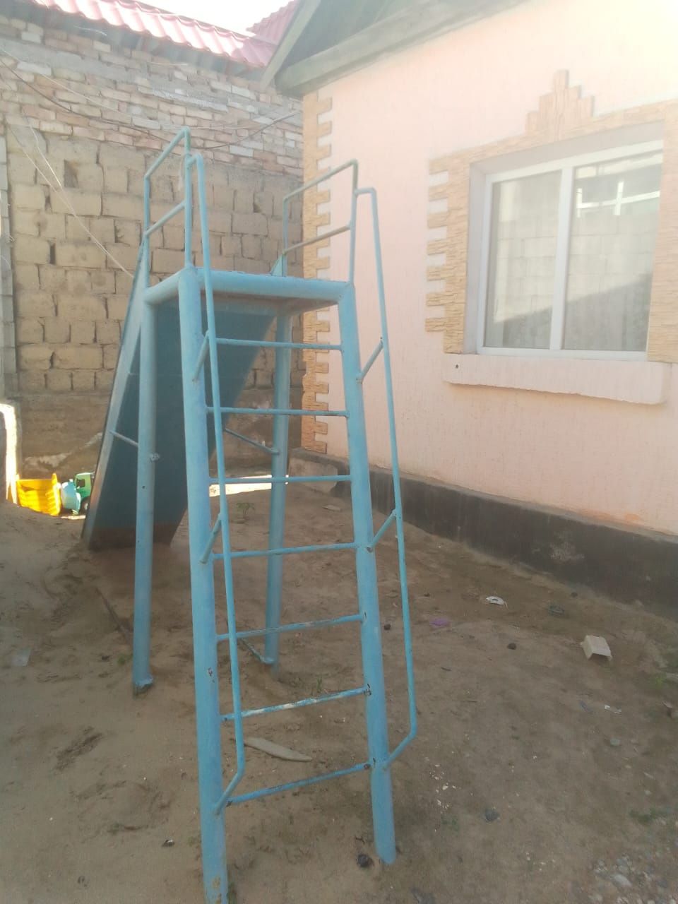 Дом+новый кирпичный дом,центр