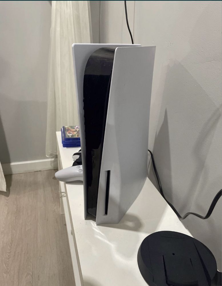 PS5 1Tb 2 джойстика