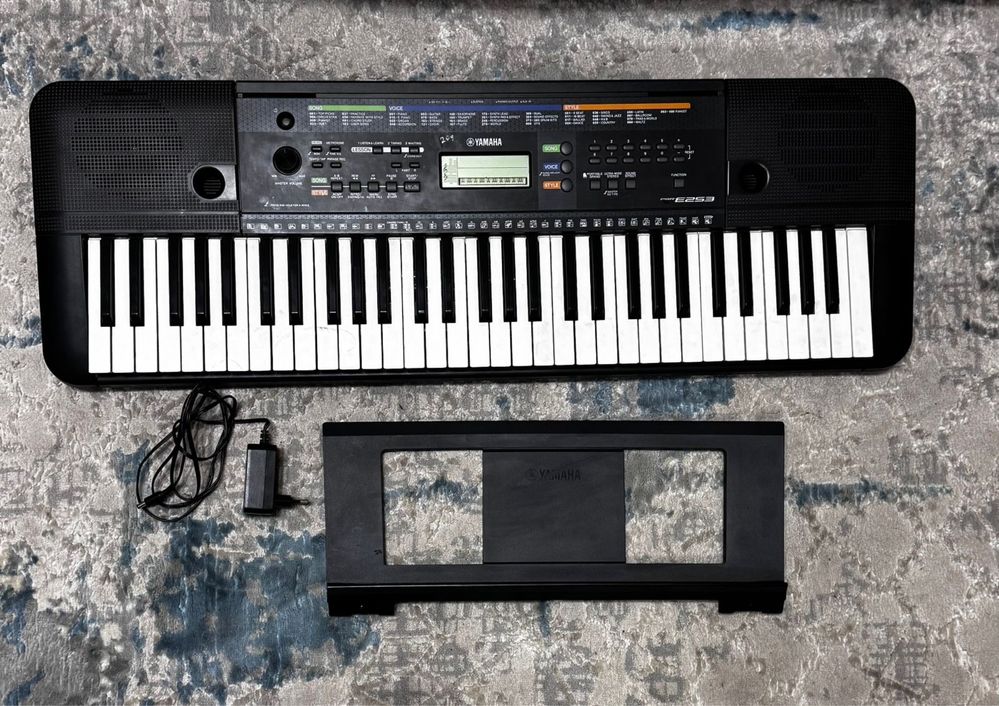 Сентезатор YAMAHA PSR-E253 Black