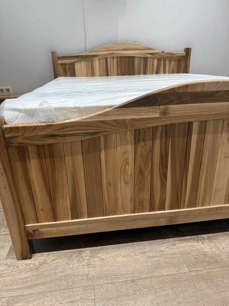 Кровать изчистого дуба 1,6 х 2,00