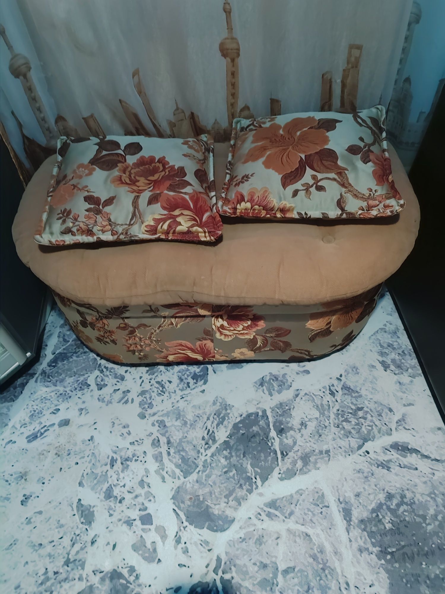 Продам диван угловой срочно