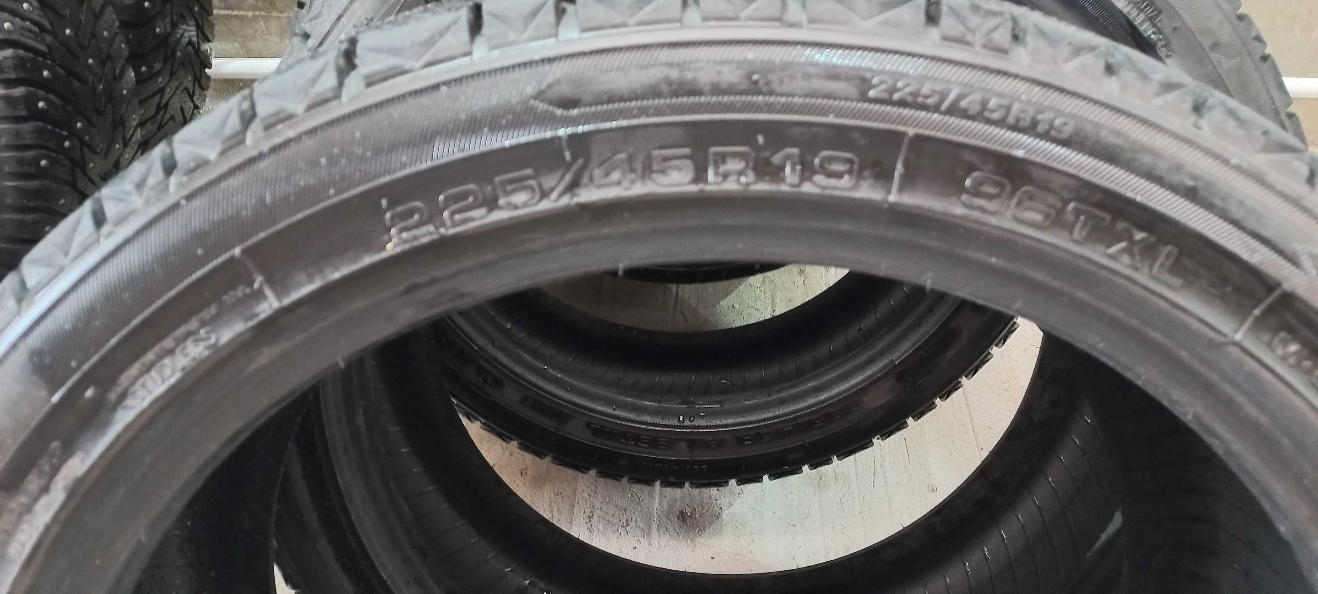 Winda IS69 225/45 R19 96T без шипов