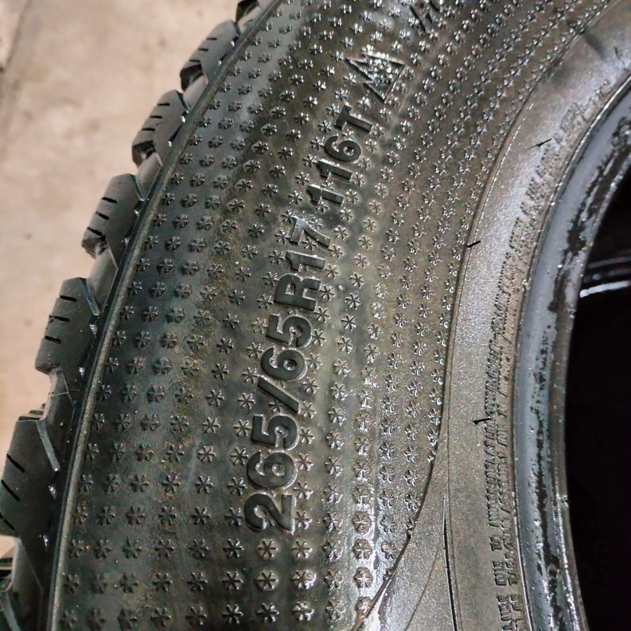 Автошины зимние, шипованные, 265/65 R17