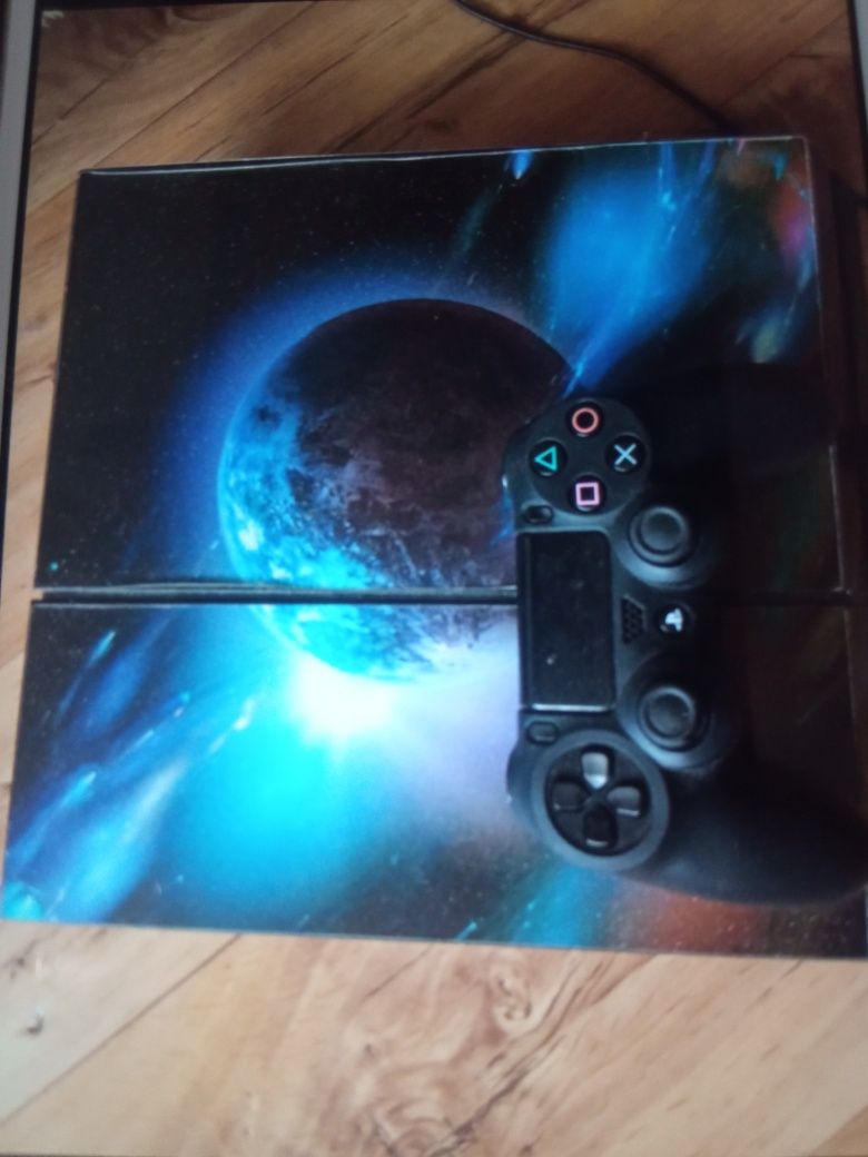 СРОЧНО ПРОДАМ Приставка PS 4 в хорошем состоянии