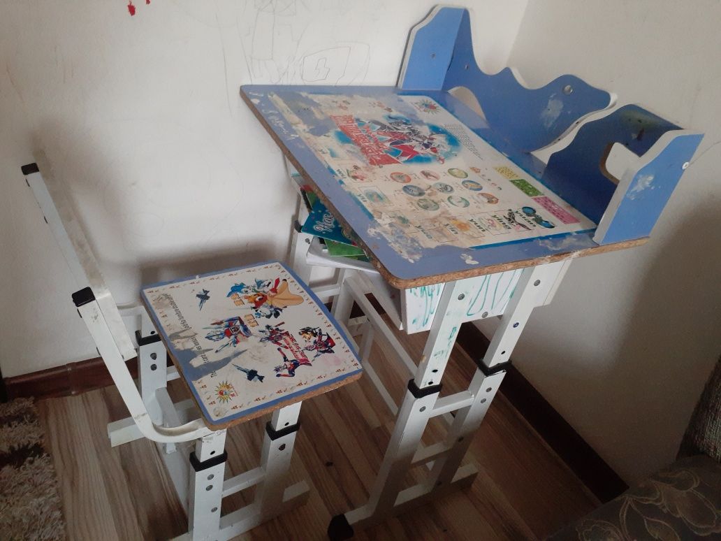 Парта детская с стульчигом