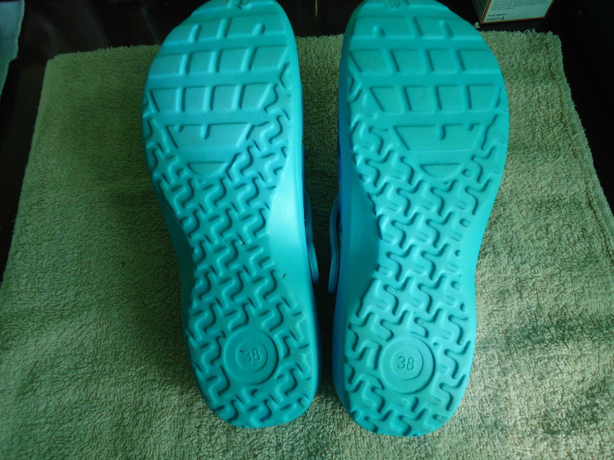 Женские шлёпанцы Crocs оригинал 38 размер привезли из Германии.