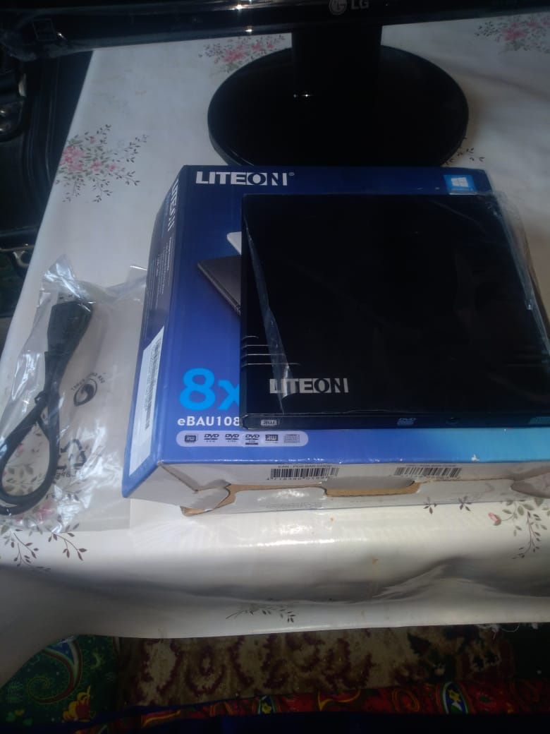 Продам экран от компьютера новый ЛЖ50см и DVD RW новый клавиатура новы