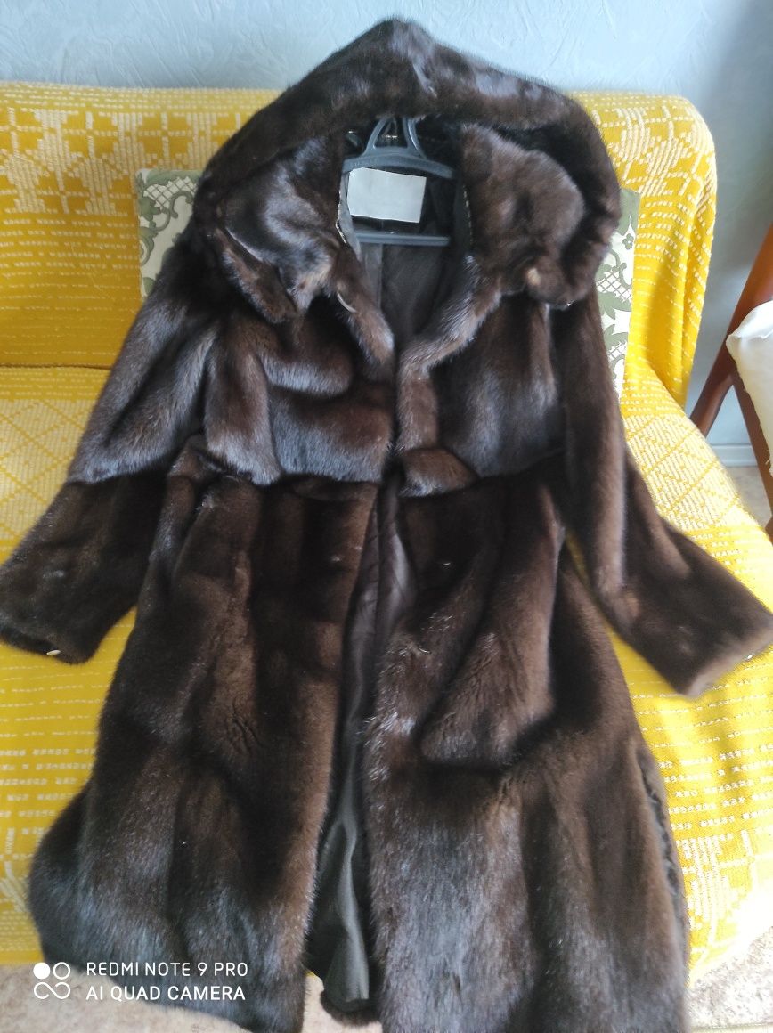 Продаю норковая шуба с капюшоном