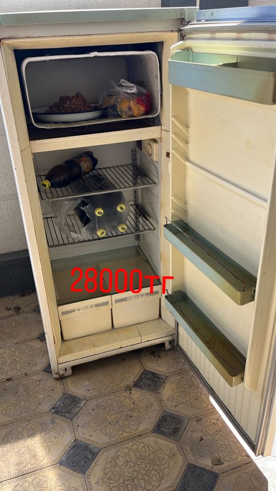 Холодильник в хорошем , в рабосем состояний