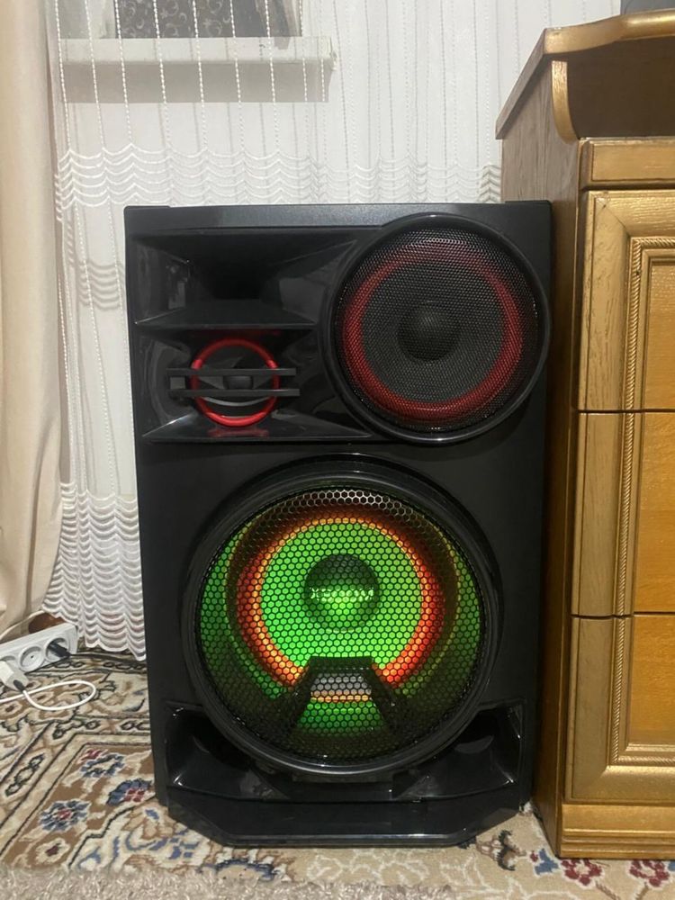 Продам музыкальный центер LG XBOOM