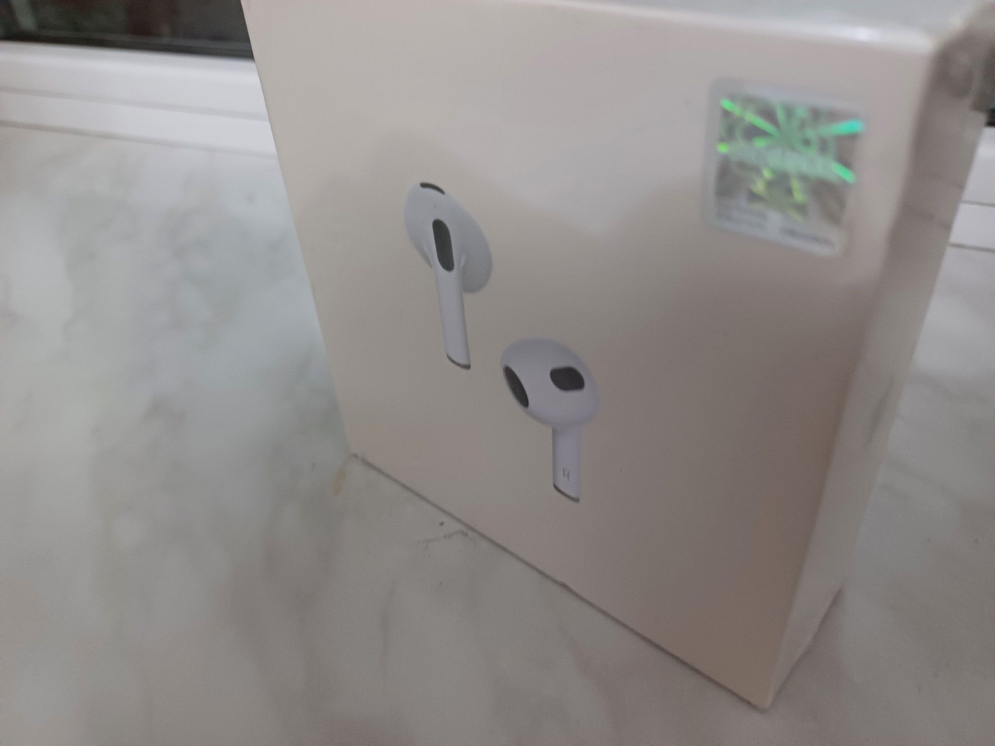 AirPods 3 поколения