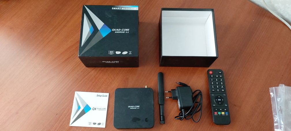 Android ТВ приставка Q8