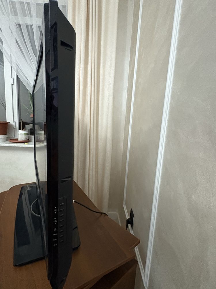 LG в черном цвете 42 дюйма, 106,7 см