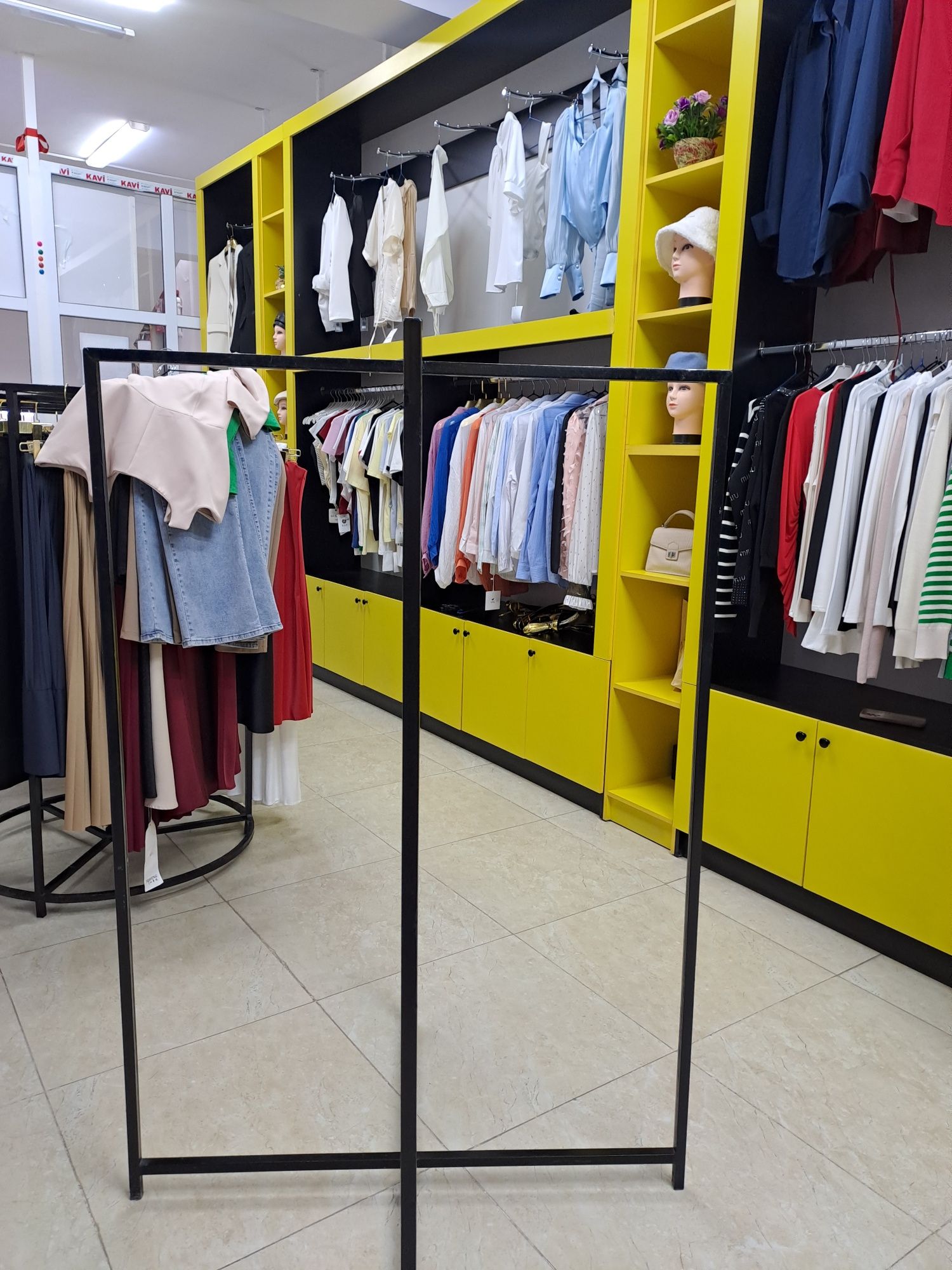 Киім ілетін стойка сатылады