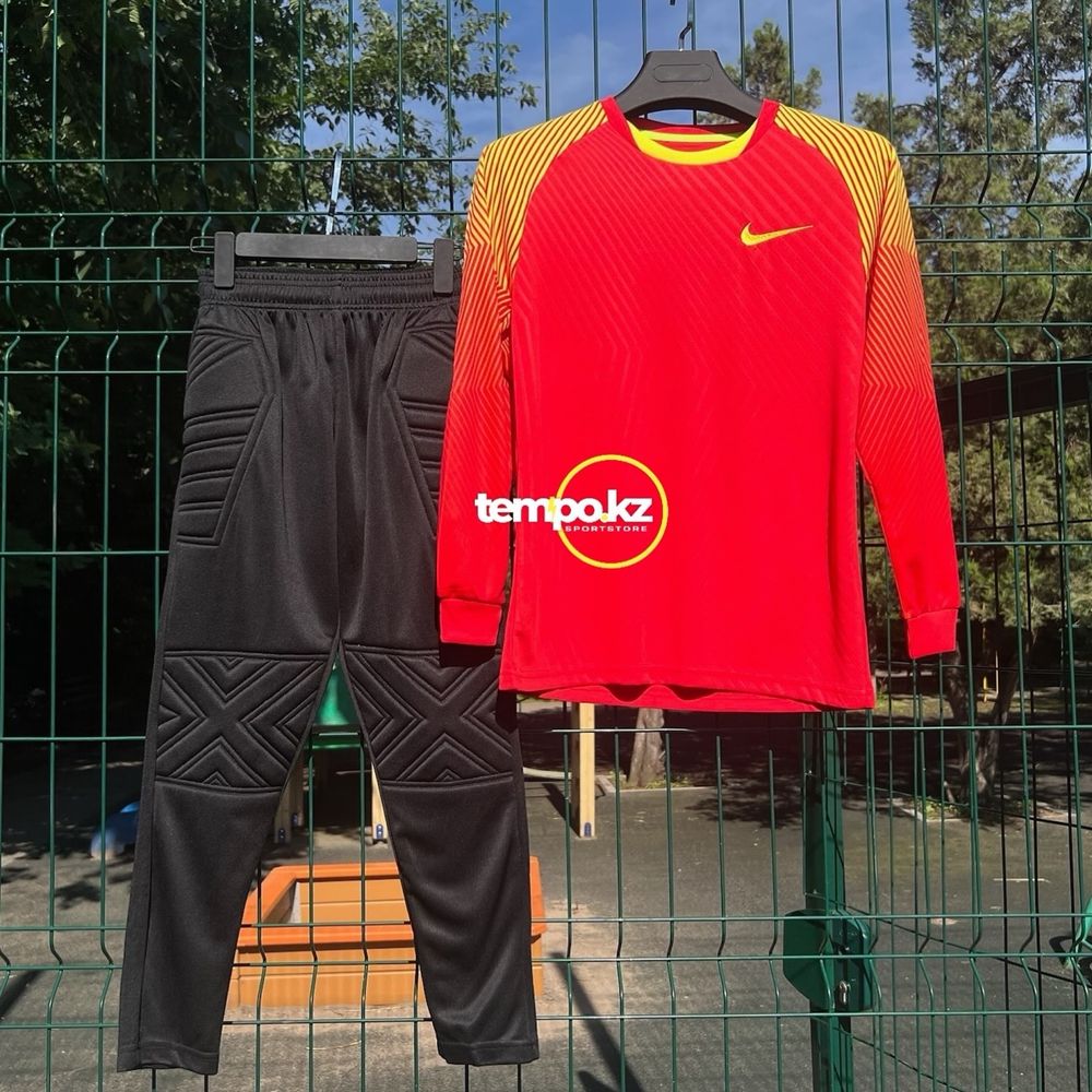 Вратарская футбольная форма Nike XS-S в Алматы