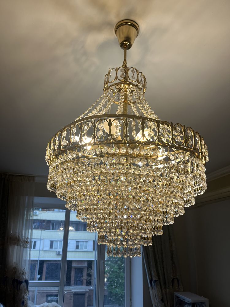 Продам хрустальную люстру диаметр 50 на 20-25 м/кв