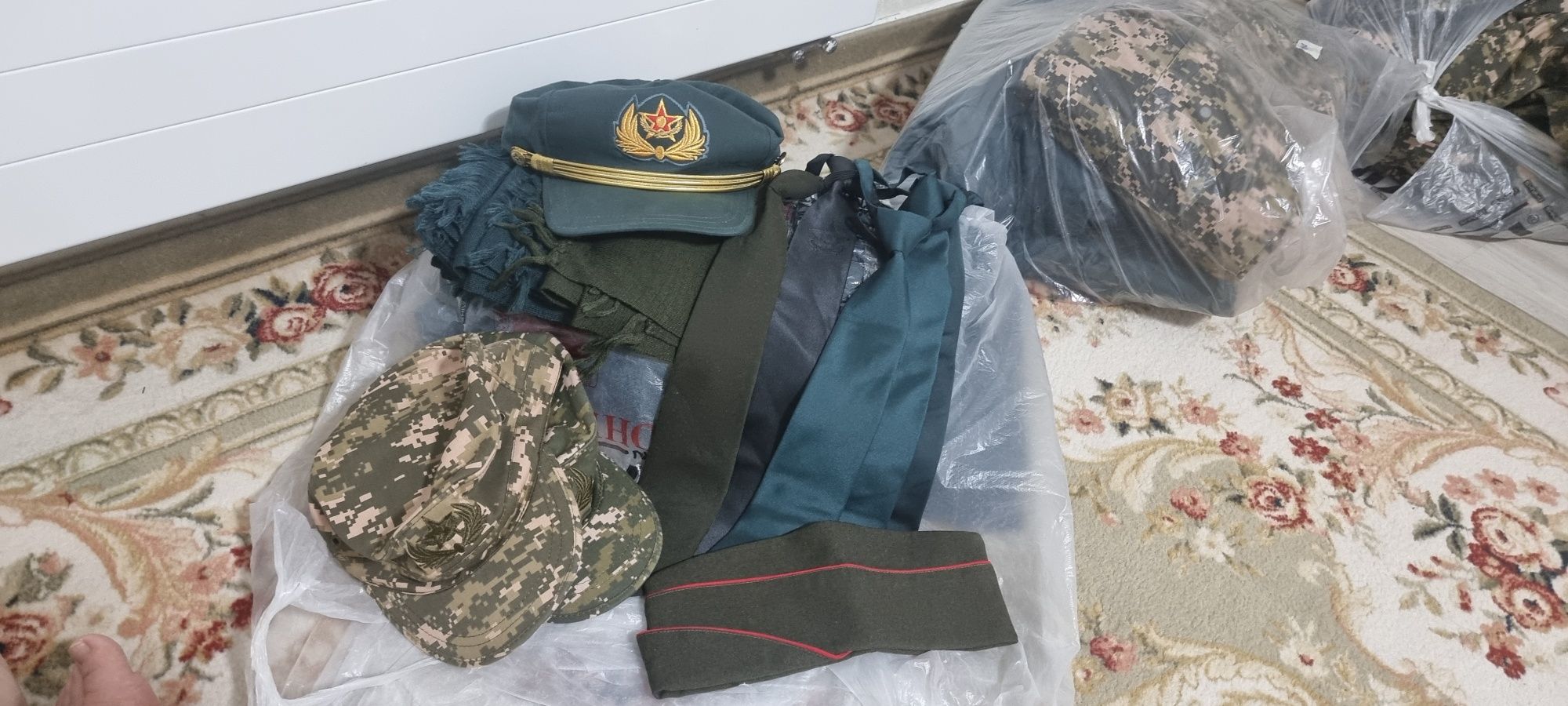 Продам новую  военную форму и обувь, повседневная.