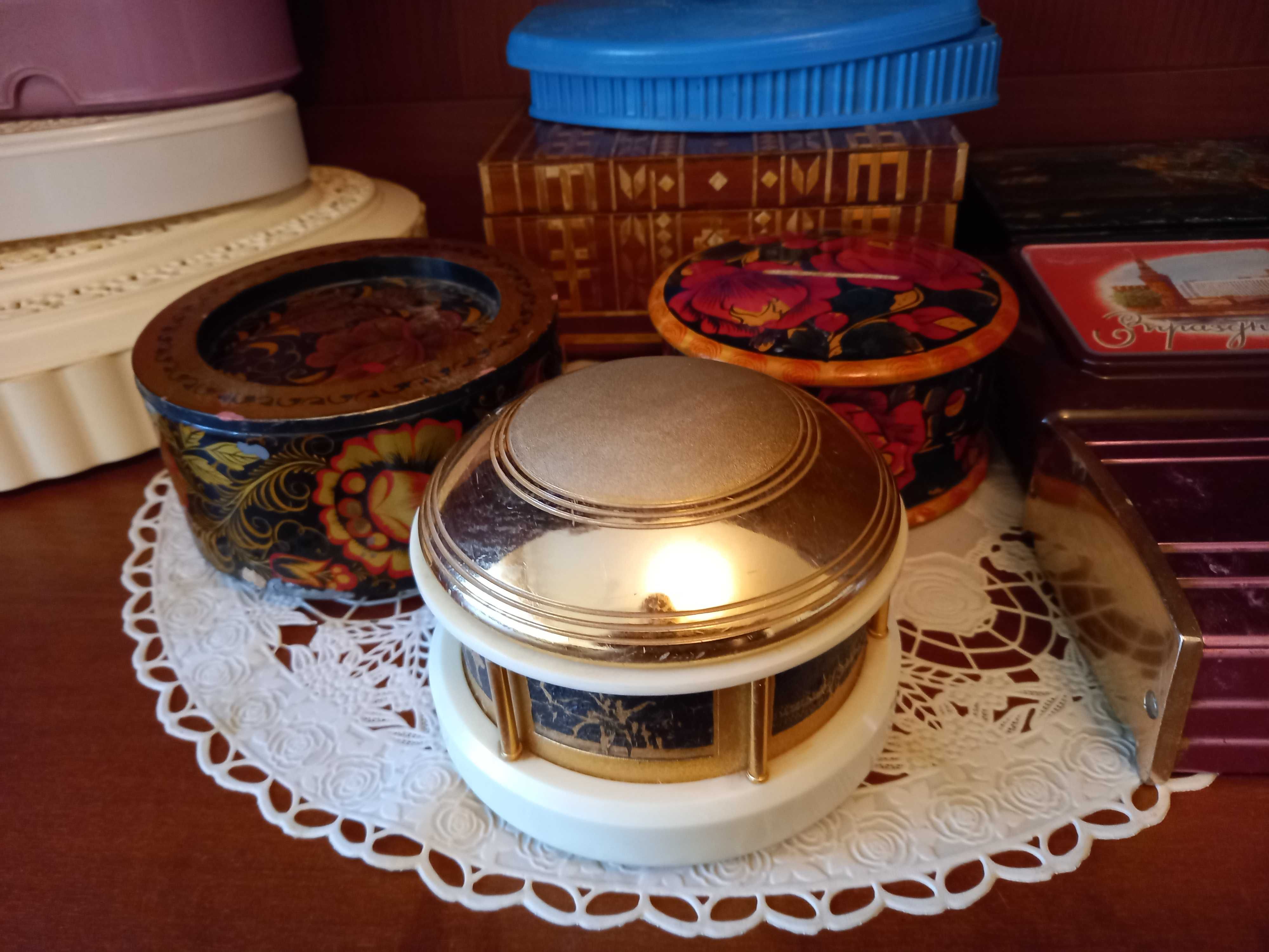 продам шкатулки ссср. две из них музыкальные