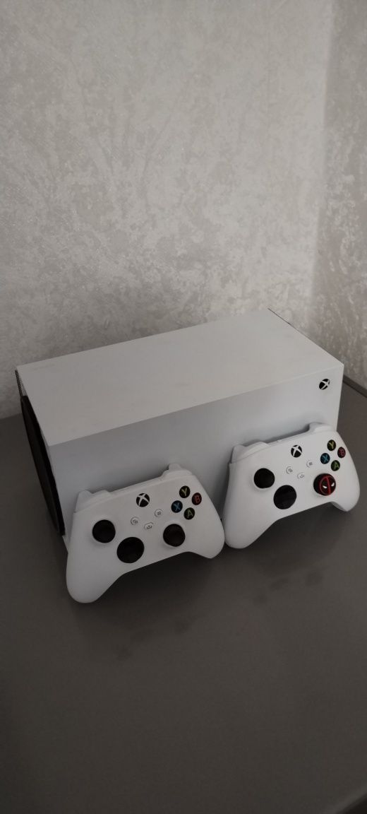 Xbox series x digital edition 2 геймпада