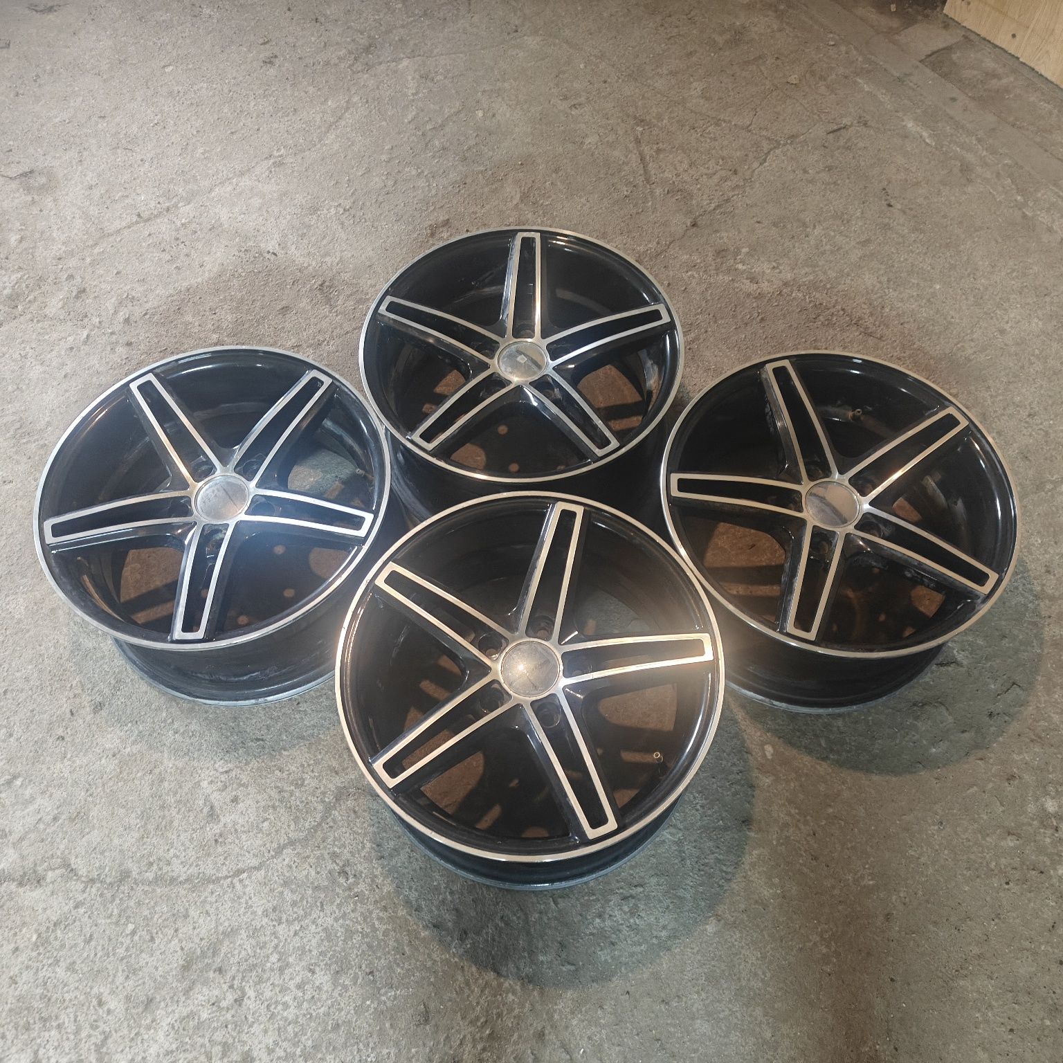 R16 5*114,3 Комплект легкосплавных дисков