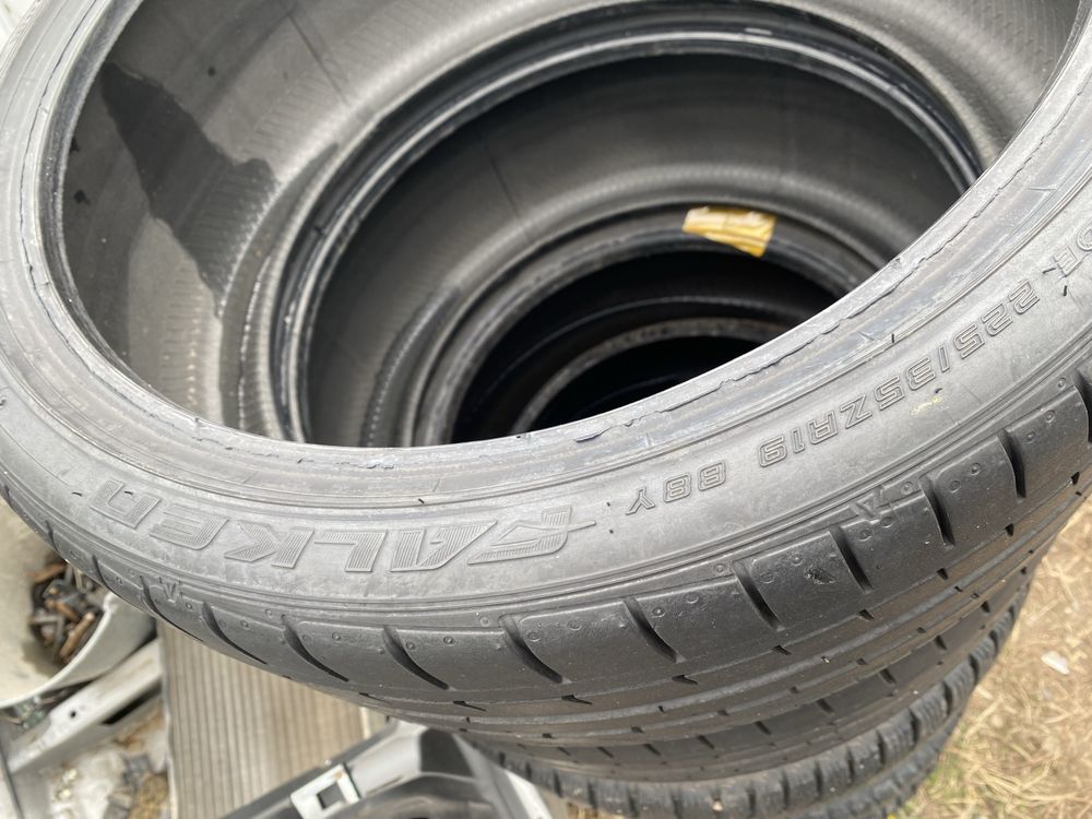Пара летние шины 225/35/19 225/35R19 Falken.