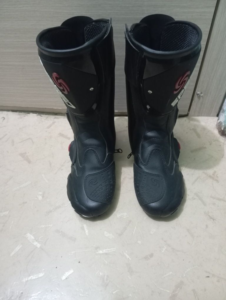 Продам мото боты новые