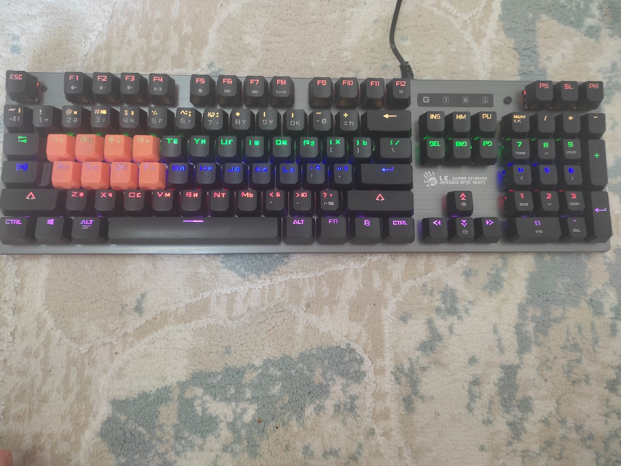 Клавиатура с RGB подсветкой