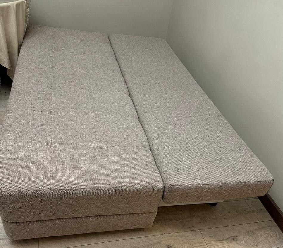 Продам диван для гостиной