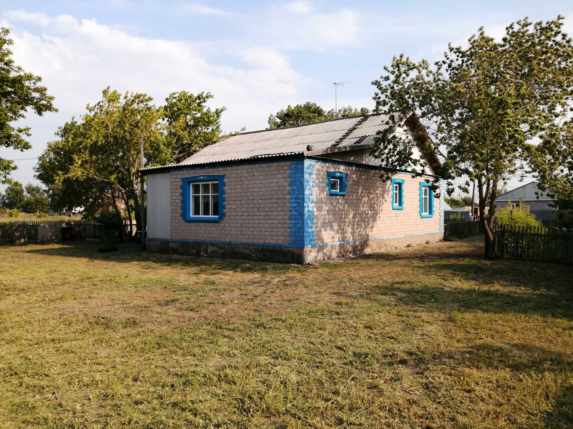 Дом в Жанаесиль, Дом в селе Новоишимка. Дом в пригороде Астаны.