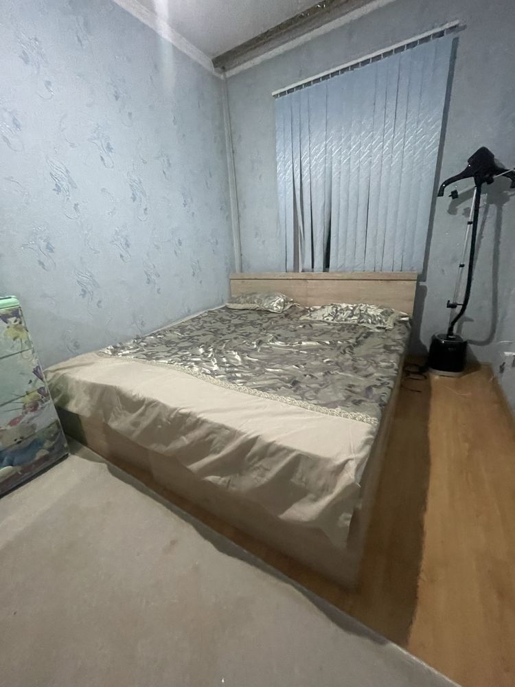 Шифонер айнасымен кровать жақсы бағада.