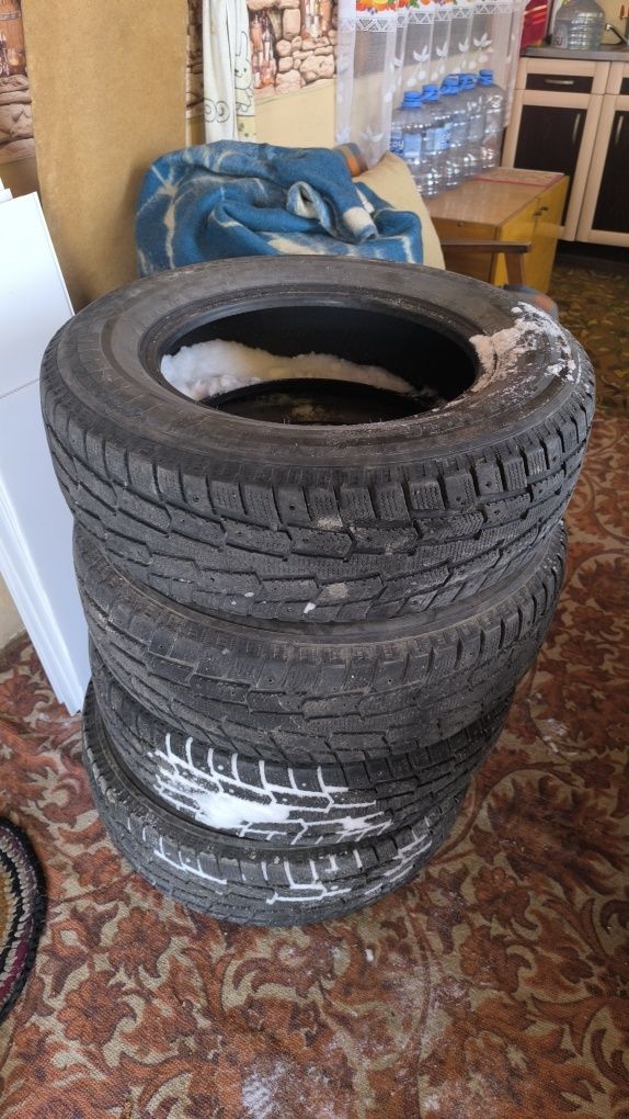Резина 215/70R16